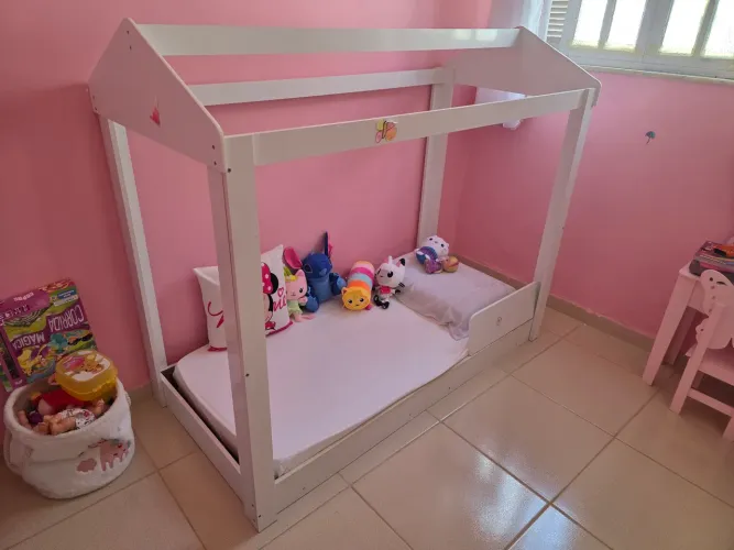 Cama infantil com colchão 