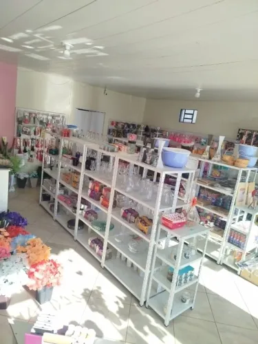 Loja de variedades completa à venda