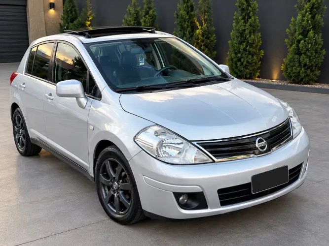 Nissan Tiida SL 1.8/1.8 Flex 16V Aut. 2011