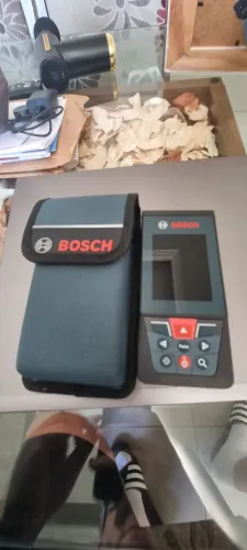 Trena laser Bosch GLM 100-25 C alcance 100m com Bluetooth