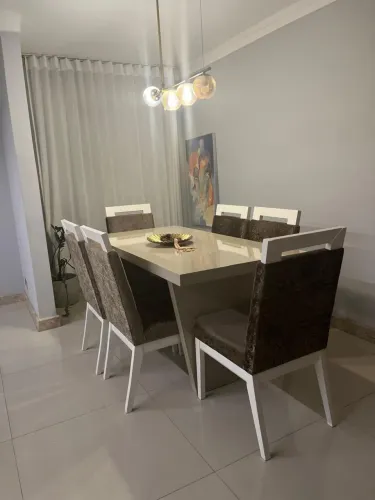 Mesa com cadeiras