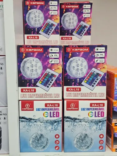 Luz de led impermeável com controle.