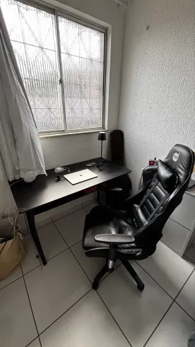 Mesa e cadeira gamer para Home Office