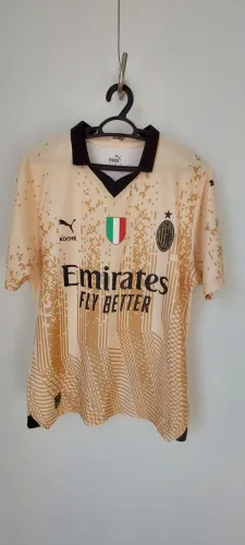 Camisa de Futebol Milan Edição Especial Koché Dourada 2024 - Versão Torcedor