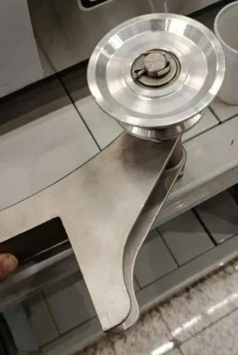Roldana 90mm com suporte e guia inferior