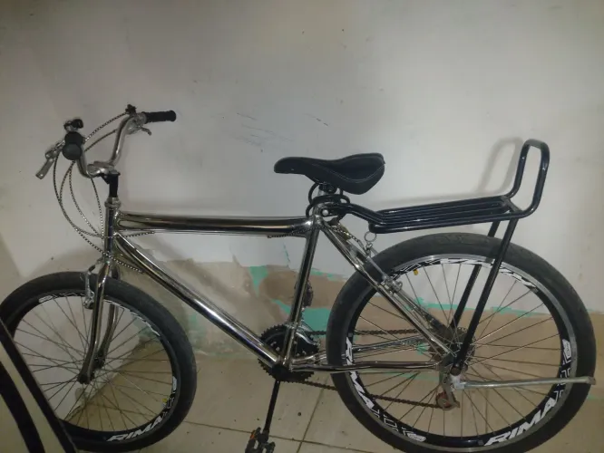 Vendo uma bicicleta cromada nova quem tiver interesssado só chegar no PV 
