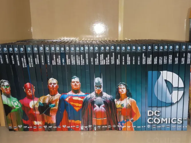 Coleção DC Comics Graphic Novels Eaglemoss - 37 Volumes