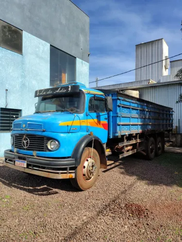 Vendo caminhão Mercedes 1113 ano 1976.
