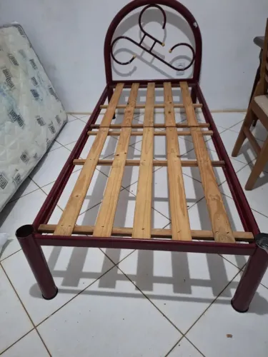 Cama de ferro solteiro 