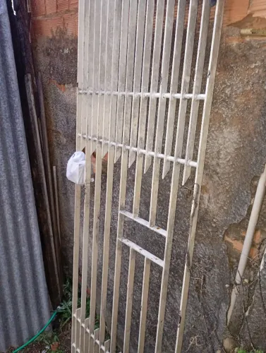 Portão de ferro com chave 254x82