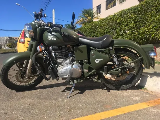 Royal Enfield Classic 500cc Battle Green 2021 - ÚLTIMA 500cc - Impecável + Acessórios