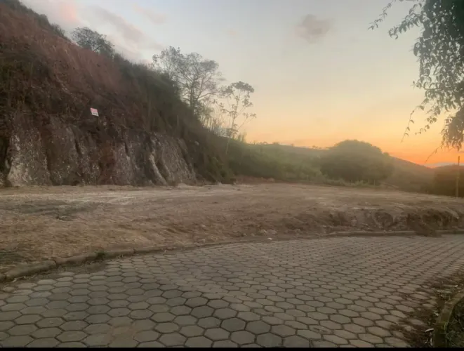 Terreno 1.400m2