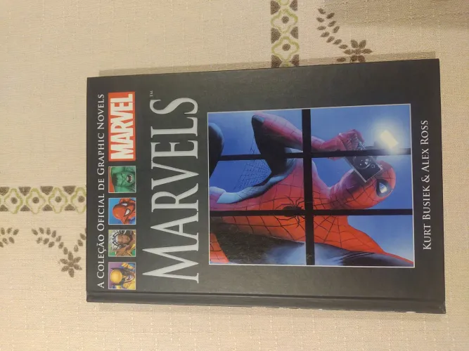 HQ Marvels - Salvat Capa Preta