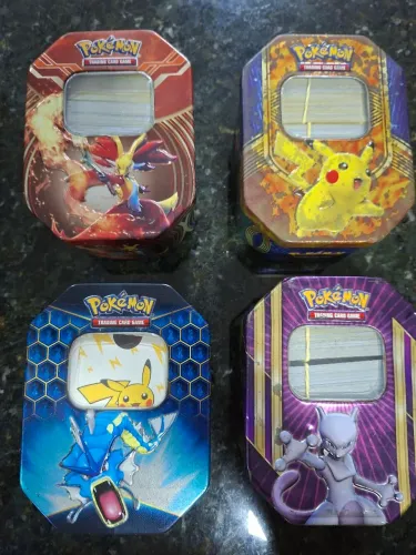 Cartas Pokemon Lote de cartas energia, treinadores e códigos + 4 latas