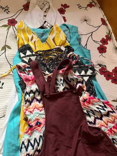 Lote com 6 vestidos diversos tamanhos