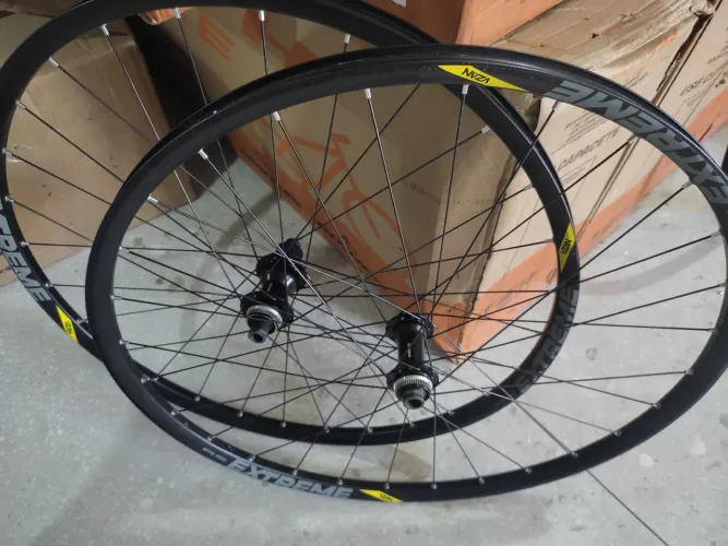 Vendo rodas aro 29 com cubos de 28 furos