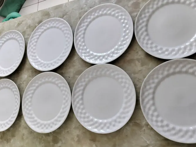 Jogo de pratosa rasos de porcelana