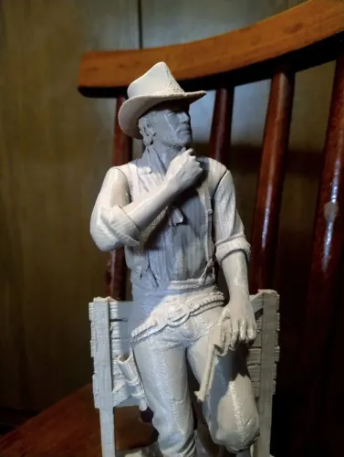 Arthur Morgan em 3D - 28cm - Cor caucasiano - feita na creality K2 - filamento Voolt 3D