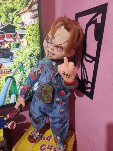 Boneco Chucky autografado 
