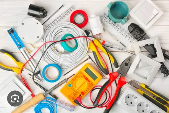 Material elétrico eletrônico e ferramentas. Quarto completo e cheio.