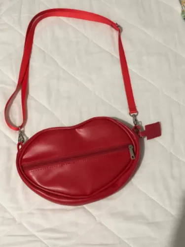 bolsa boca vermelha da Avon, NÃO FAÇO TROCA SOMENTE VENDA.