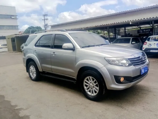 Toyota Hilux SW4 SR 4X2 2.7/ 2.7 Flex 16V Aut. 2015