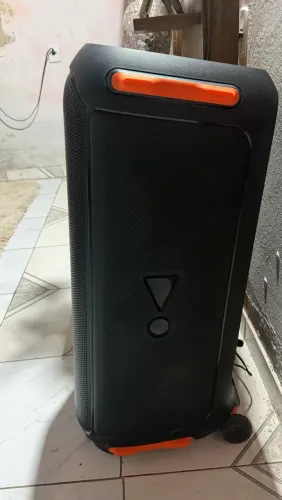 Apenas vendo caixa de som JBL Paty Box 710 sem nem um defeito...