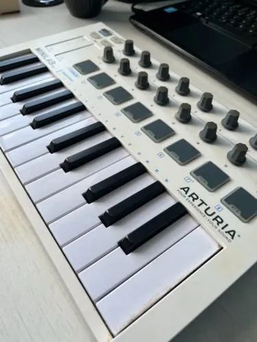 Controlador Midi Arturia MiniLab Branco 'Excelente'