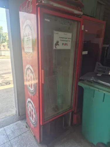 Refrigerador expositor Metalfrio 378L