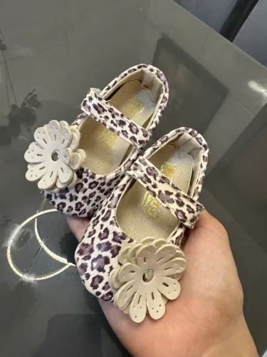 Sapatinhos de bebê menina