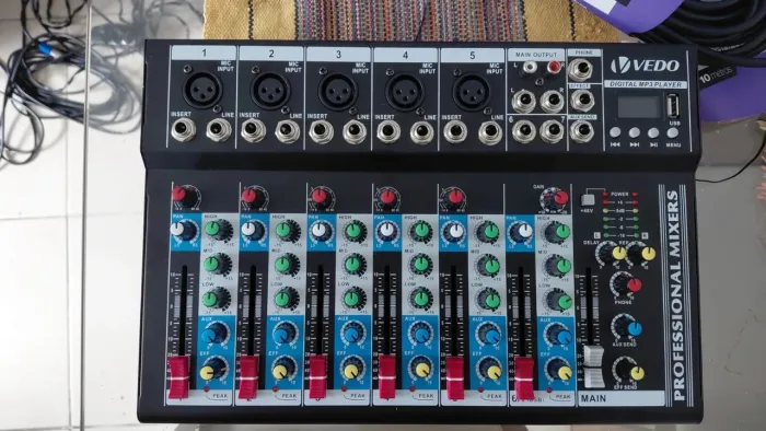 Mesa de Som Mixer Vedo 7 Canais - Bluetooth, USB, Efeitos e Phantom Power