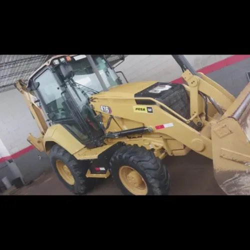 RETROESCAVADEIRA CATERPILLAR 416E 4X4