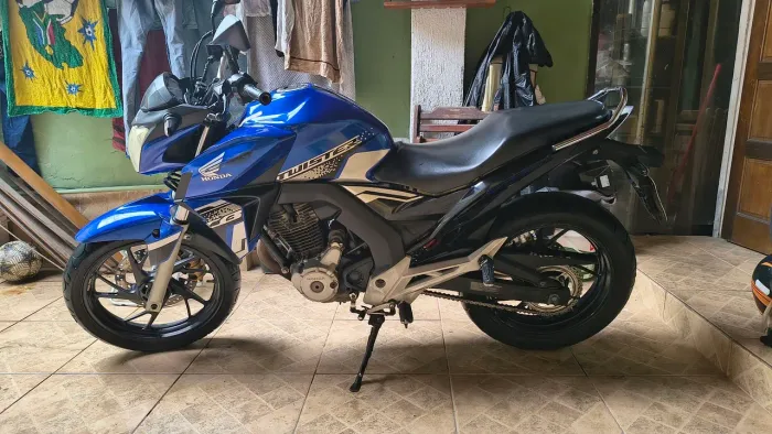 CB 250F Twister