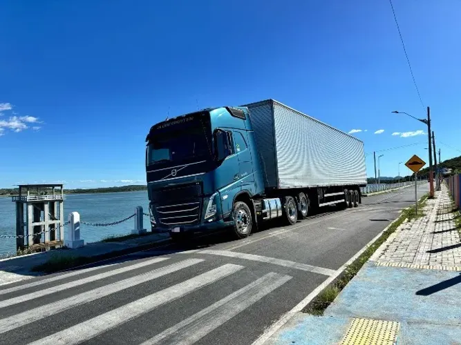 CAMINHÃO VOLVO FH 540 6x2 ANO 2023 - 400.000 km rodado TODAS AS REVISÕES NA VOLVO.