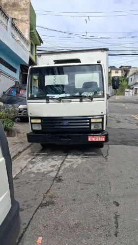 Ford 814 baú