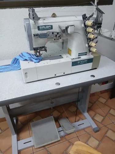 Máquina de costura galoneira