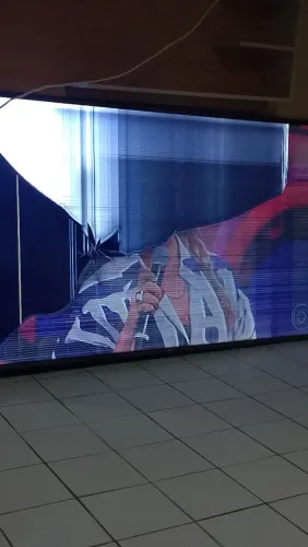 venda de uma tv daarca LG para retirada das peças