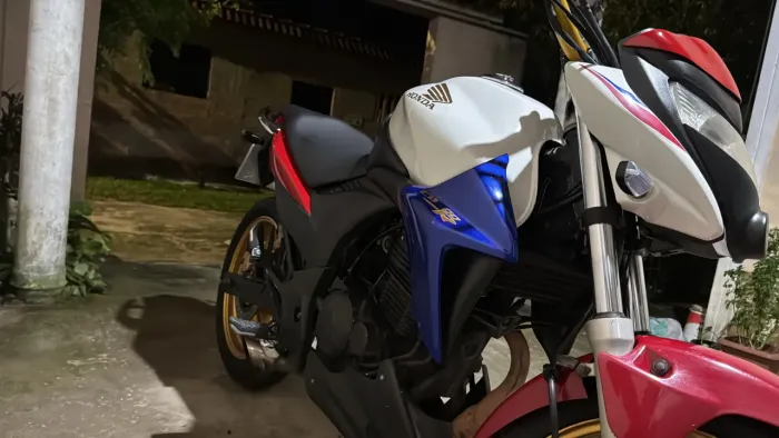 Vendo CB300R capitão América 