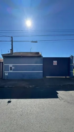 Casa no Jacinto Hackel, em Cosmópolis-SP. Garagem para caminhão, ônibus e van