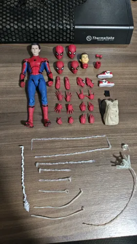 Spider Man Mafex Homecoming + Extras