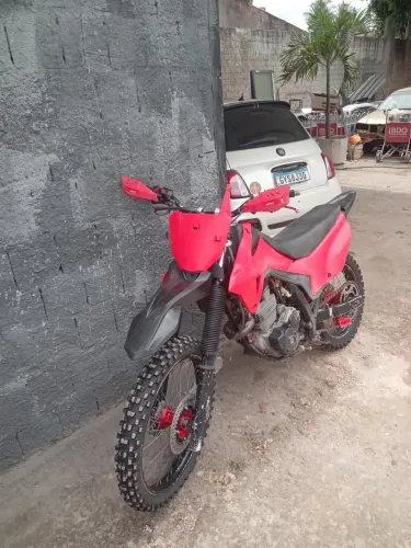 Vendo tornado de trilha