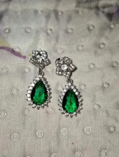 Brincos Luxo Gota Verde Esmeralda com Zircônias - Elegância e Brilho Sofistica