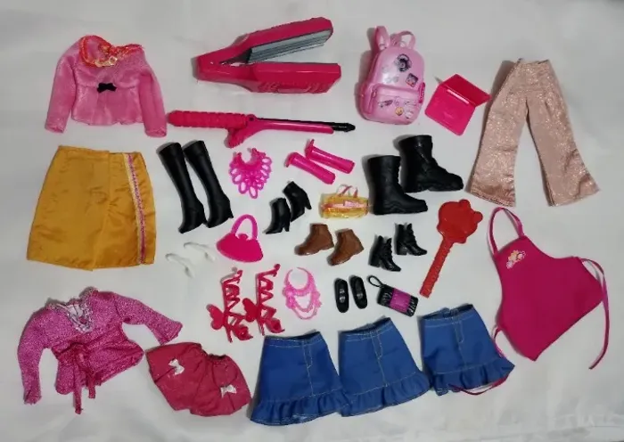 Super lote de roupas e acessórios para boneca Barbie