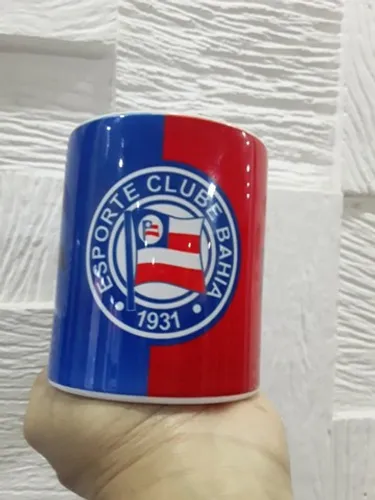 Caneca de Time entre outros 