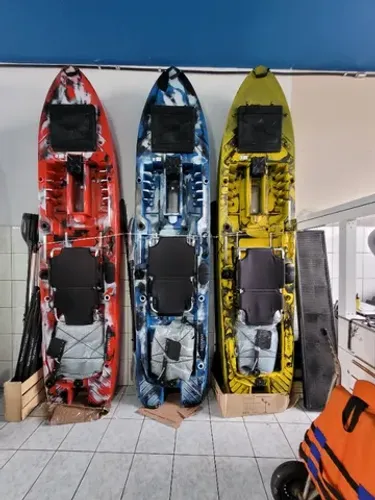 Caiaque Dourado com ou sem pedal Semi novo a pronta entrega pode retirar em nossa loja