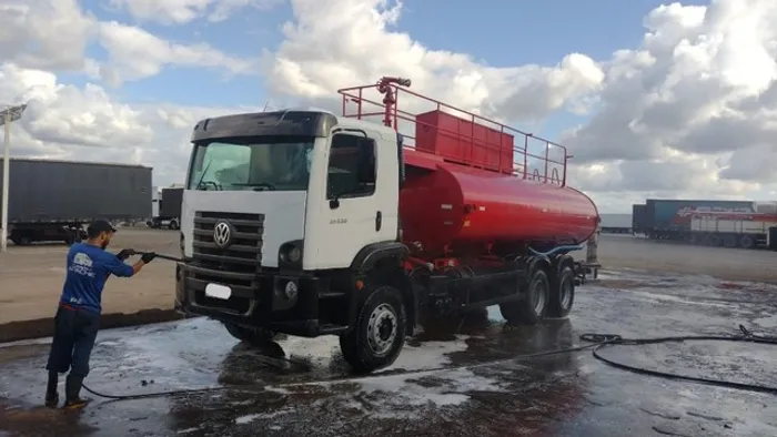 VW/31-320 Caminhão Pipa 6x4 Traçado 2009/2010