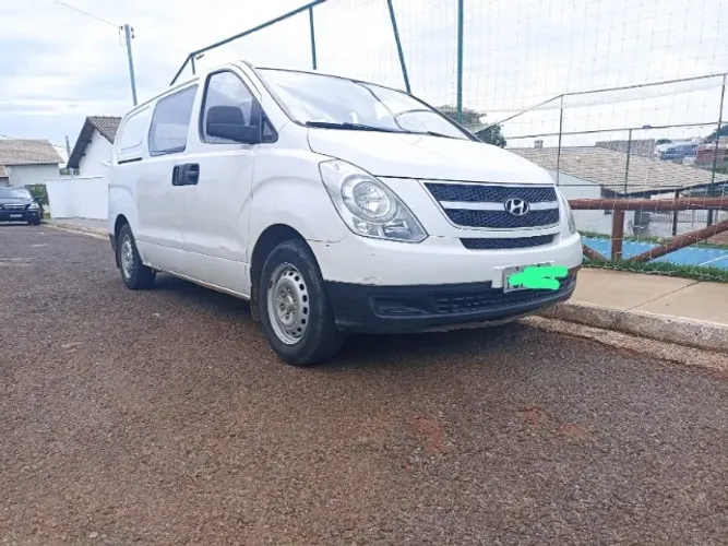 Furgão H1 Top, 2013-14-Diesel. Revisada 11km/l. KM 62.300 R$110 mil 