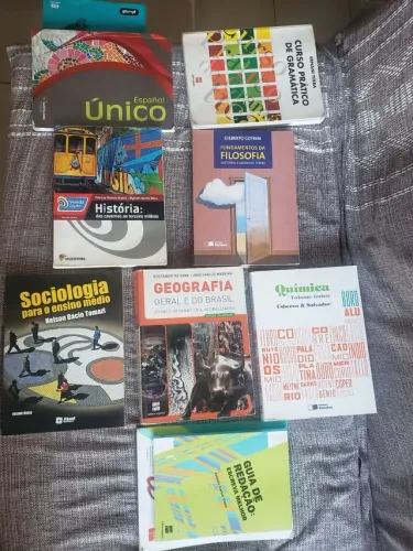 Livros ensino medio a partir de 30,00 muito novos