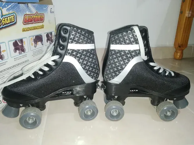 Patins 4 rodas, TAM: 35 a 38 ajustável .