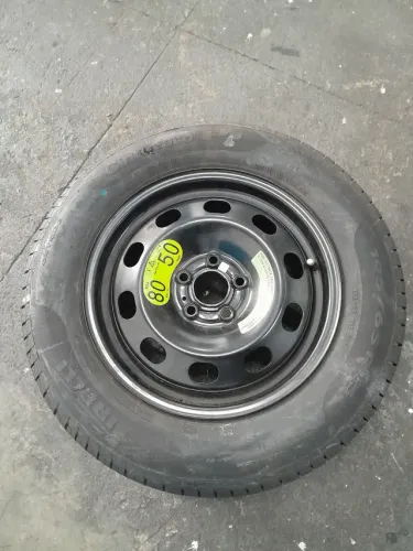 Roda de ferro 5 furos com pneus Pirelli  195 65 15 